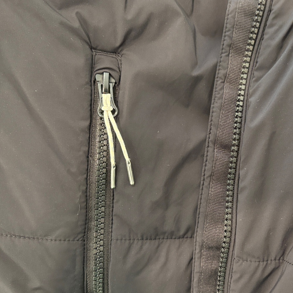 Vuori Black Quilted Puffer Jacket - Picture 6 of 6